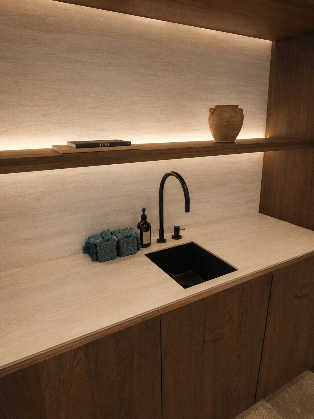 QUARIOM travertine kitchen countertop