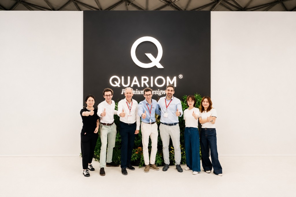 The QUARIOM team at a trade exhibition