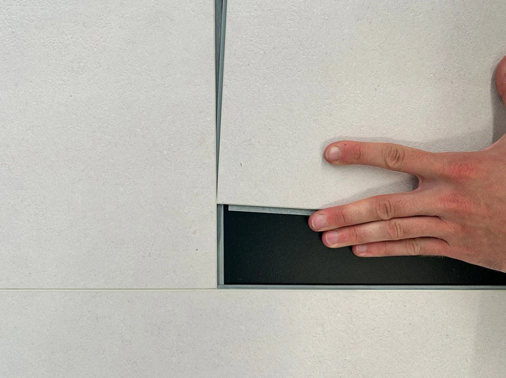 QUARIOM wall panel installation